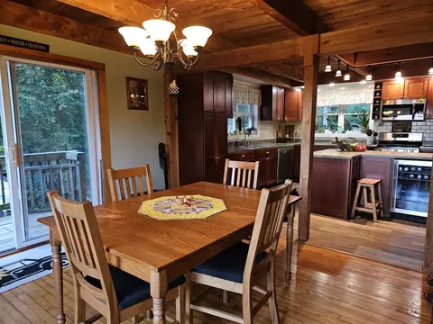 Dining - 40 Carousel Ct, White River Junction, VT 05001 photo 2 of 4