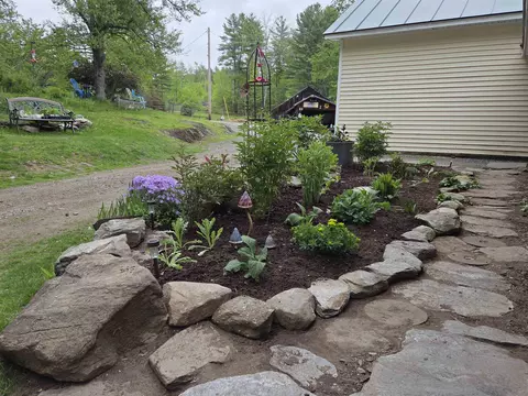 Exterior - 40 Carousel Ct, White River Junction, VT 05001 photo 6 of 15
