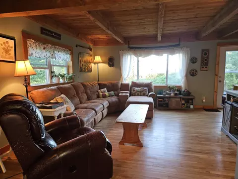 Living - 40 Carousel Ct, White River Junction, VT 05001 photo 2 of 4