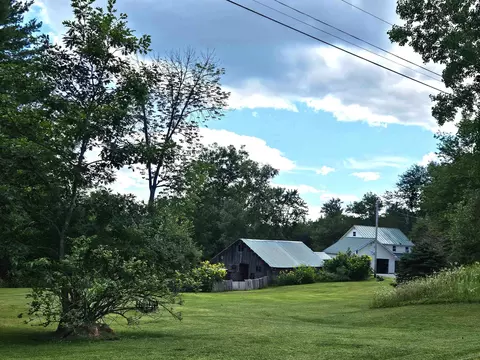40 Carousel Ct, White River Junction, VT 05001