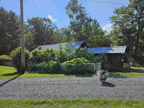 Exterior - 40 Carousel Ct, White River Junction, VT 05001 photo 13 of 15