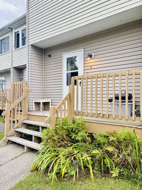 4 Huntington Pl, Waterbury, VT 05676