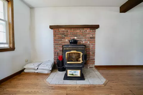 Living - 2 Jeffrey Dr, Hampton, NH 03842 photo 1 of 6