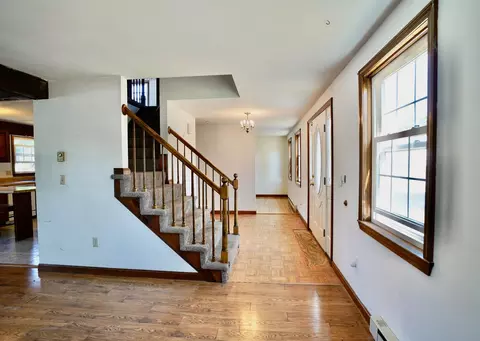 Entry Way - 2 Jeffrey Dr, Hampton, NH 03842 photo 2 of 3