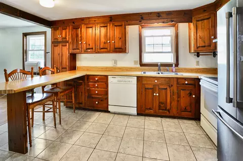 Kitchen - 2 Jeffrey Dr, Hampton, NH 03842 photo 3 of 4