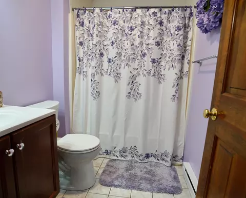 Bath - 2 Jeffrey Dr, Hampton, NH 03842 photo 1 of 2