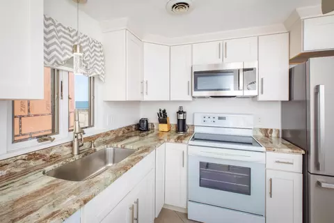 Kitchen - 463 Ocean Blvd #B7, Hampton, NH 03842 photo 2 of 3