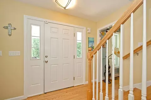 Entry Way - 4 Hudson Dr, Kensington, NH 03833 photo 2 of 3