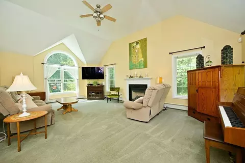 Living - 4 Hudson Dr, Kensington, NH 03833 photo 2 of 5