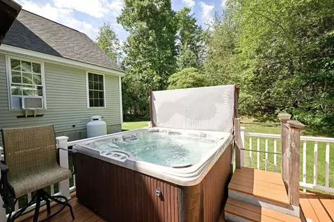 Exterior - 4 Hudson Dr, Kensington, NH 03833 photo 13 of 21
