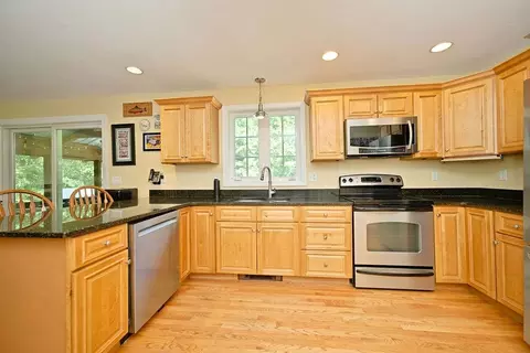Kitchen - 4 Hudson Dr, Kensington, NH 03833 photo 1 of 2