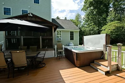 Exterior - 4 Hudson Dr, Kensington, NH 03833 photo 12 of 21