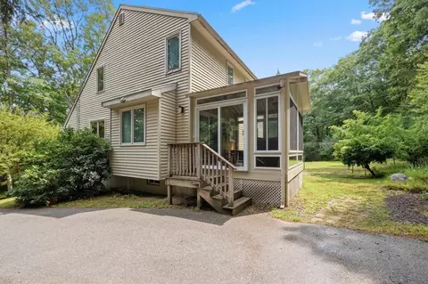 108 Chase Rd, South Hampton, NH 03827