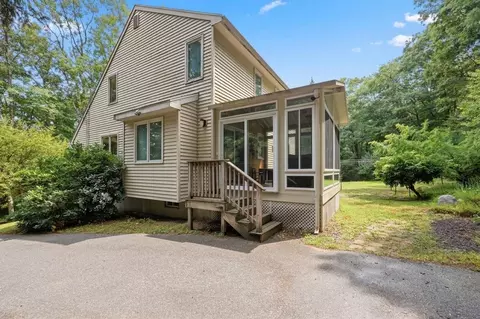 108 Chase Rd, South Hampton, NH 03827