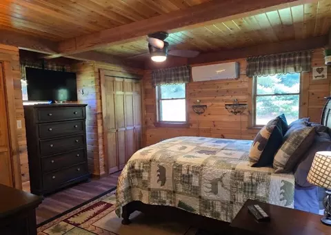 Bedroom - 5391 Loop Rd, Troy, VT 05868 photo 3 of 4
