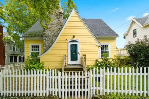 783 Hanover St, Manchester, NH 03104