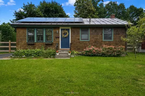 2 Hiawatha Ave, Essex Junction, VT 05452