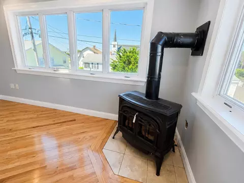 Living - 6 Francis St, Hampton, NH 03842 photo 3 of 4