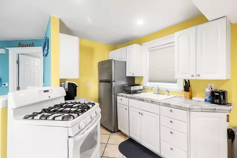 Kitchen - 6 Francis St, Hampton, NH 03842 photo 1 of 5