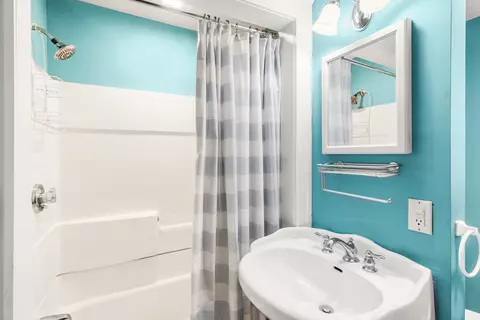 Bath - 6 Francis St, Hampton, NH 03842 photo 1 of 2