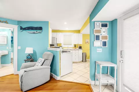 Entry Way - 6 Francis St, Hampton, NH 03842 photo 1 of 4