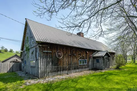 425 Rt 30 N, Pawlet, VT 05775