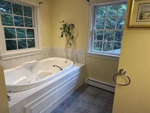 Bath - 7 Palmer Dr, Kensington, NH 03833 photo 5 of 7