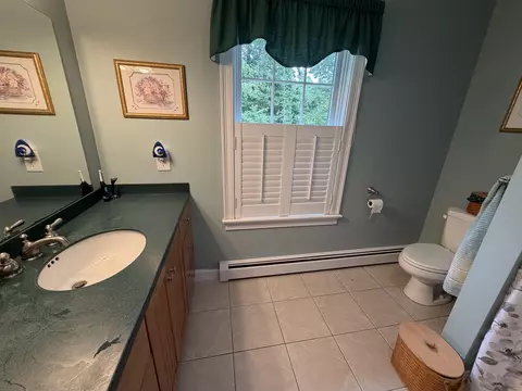 Bath - 7 Palmer Dr, Kensington, NH 03833 photo 4 of 7