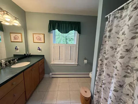 Bath - 7 Palmer Dr, Kensington, NH 03833 photo 3 of 7