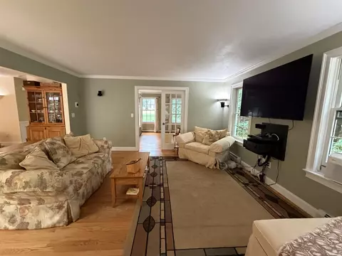Living - 7 Palmer Dr, Kensington, NH 03833 photo 2 of 7