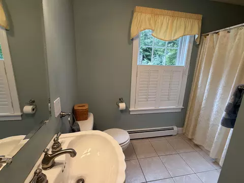 Bath - 7 Palmer Dr, Kensington, NH 03833 photo 1 of 7