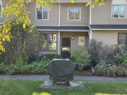 14 Stonehedge Dr #M-14, South Burlington, VT 05403