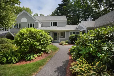 42 Dogwood Dr, Nashua, NH 03062