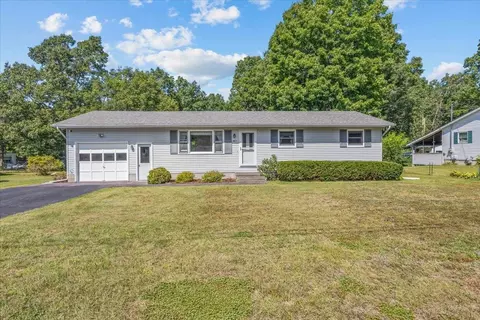 97 Pine Ln, Colchester, VT 05446