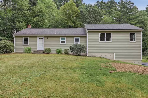 134 S Main St, Newton, NH 03858