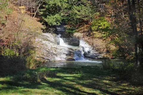398 Tubs Rd, Pownal, VT 05261