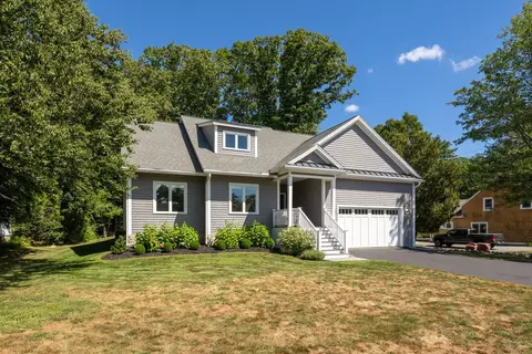 Exterior - 281 Wallis Rd, Rye, NH 03870 photo 3 of 15