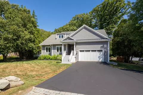Exterior - 281 Wallis Rd, Rye, NH 03870 photo 2 of 15
