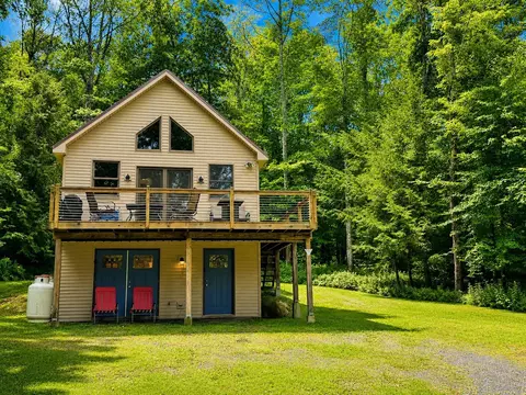 250 Fairview Ave, Wilmington, VT 05363