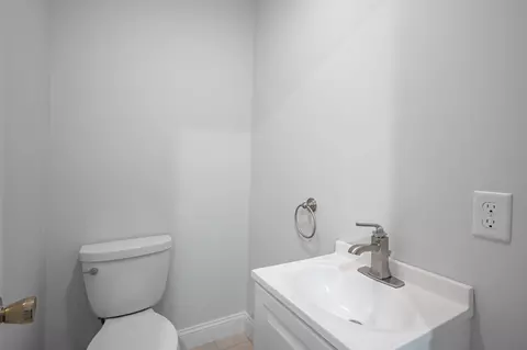 Bath - 1465 Hooksett Rd #52, Hooksett, NH 03106 photo 3 of 3