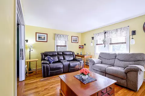 Living - 360 High St, Hampton, NH 03842 photo 2 of 2