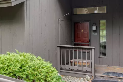 443 Alden Partridge Rd #3D, Hartford, VT 05059