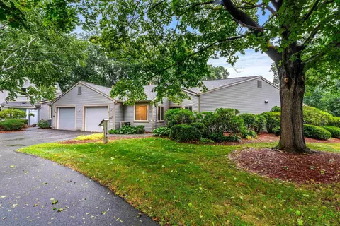 33 Walden Pond Dr, Nashua, NH 03064