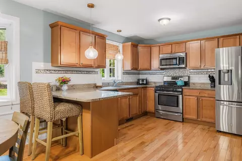 29 Locksley Ln, Raymond, NH 03077