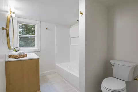 Bath - 38 Mill Rd, North Hampton, NH 03862 photo 9 of 11