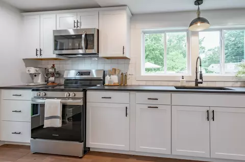 Kitchen - 193 E Dunstable Rd, Nashua, NH 03062 photo 2 of 7