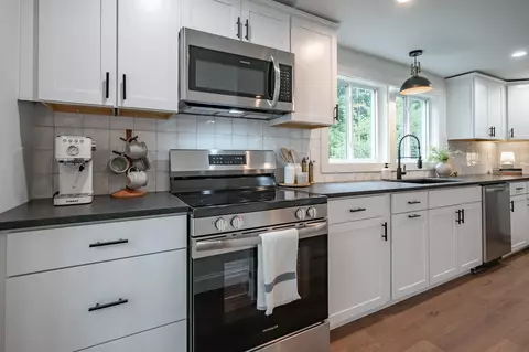 Kitchen - 193 E Dunstable Rd, Nashua, NH 03062 photo 1 of 7