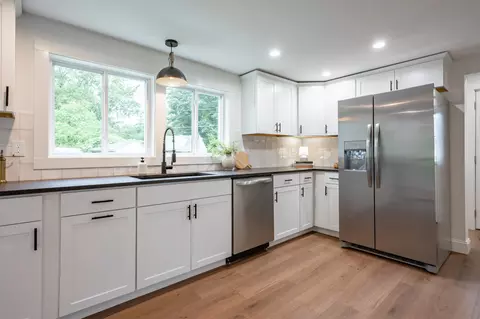 Kitchen - 193 E Dunstable Rd, Nashua, NH 03062 photo 5 of 7