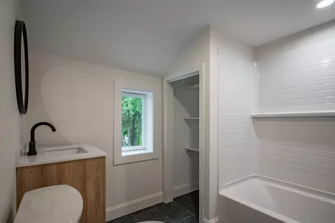 Bath - 193 E Dunstable Rd, Nashua, NH 03062 photo 2 of 3