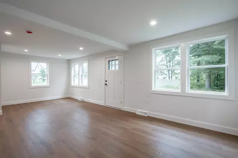 Living - 193 E Dunstable Rd, Nashua, NH 03062 photo 4 of 7